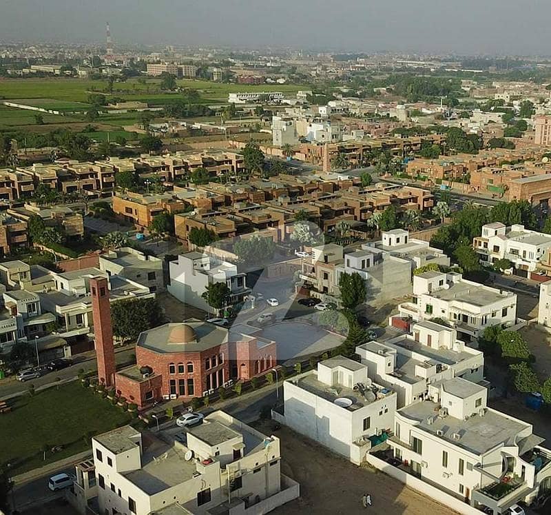 بحریہ ٹاؤن سیکٹرڈی بحریہ ٹاؤن,لاہور میں 5 مرلہ عمارت 10.5 کروڑ میں برائے فروخت۔