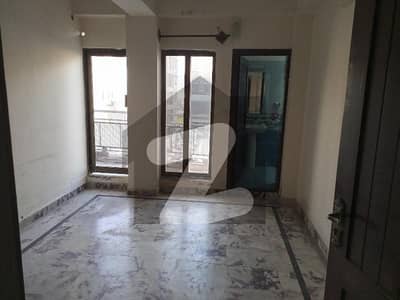 Beautiful Commercial Floor Apartment Avaliable For Rent