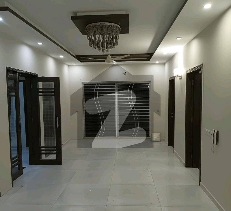 ڈی ایچ اے فیز 5 - بلاک کے فیز 5,ڈیفنس (ڈی ایچ اے),لاہور میں 5 کمروں کا 10 مرلہ مکان 1.9 لاکھ میں کرایہ پر دستیاب ہے۔
