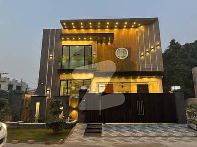 بحریہ ٹاؤن سیکٹر سی بحریہ ٹاؤن,لاہور میں 5 کمروں کا 10 مرلہ مکان 2.9 کروڑ میں برائے فروخت۔