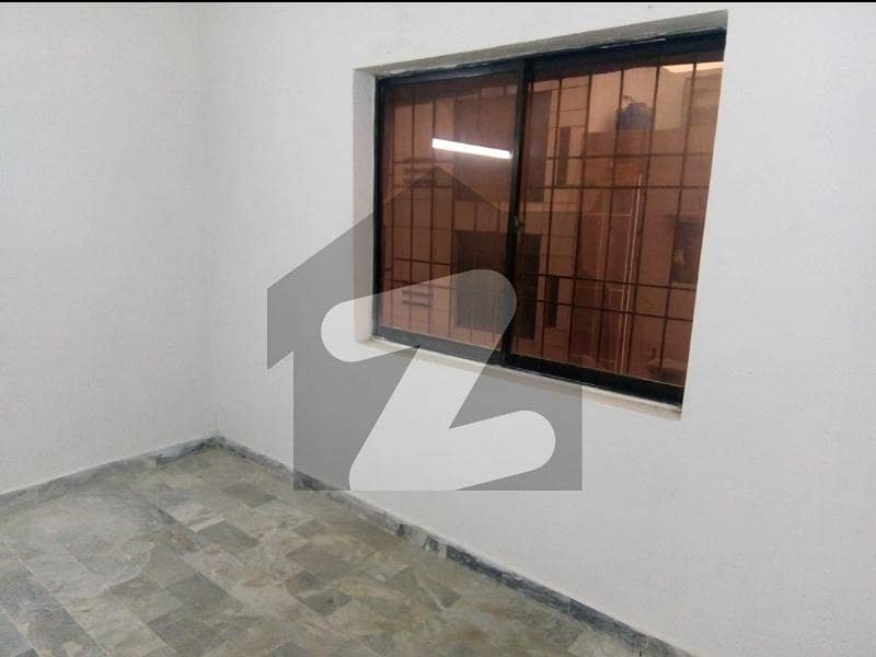 3 Bed Lounge 
Upper Gizri Flat Sized 1200 Square Feet Is Available