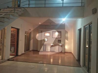 بحریہ ٹاؤن ۔ سفاری بلاک بحریہ ٹاؤن سیکٹر B,بحریہ ٹاؤن,لاہور میں 3 کمروں کا 8 مرلہ مکان 2.2 کروڑ میں برائے فروخت۔
