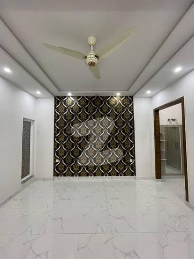 ایڈن ویلی فیصل آباد میں 3 کمروں کا 7 مرلہ مکان 3.9 کروڑ میں برائے فروخت۔