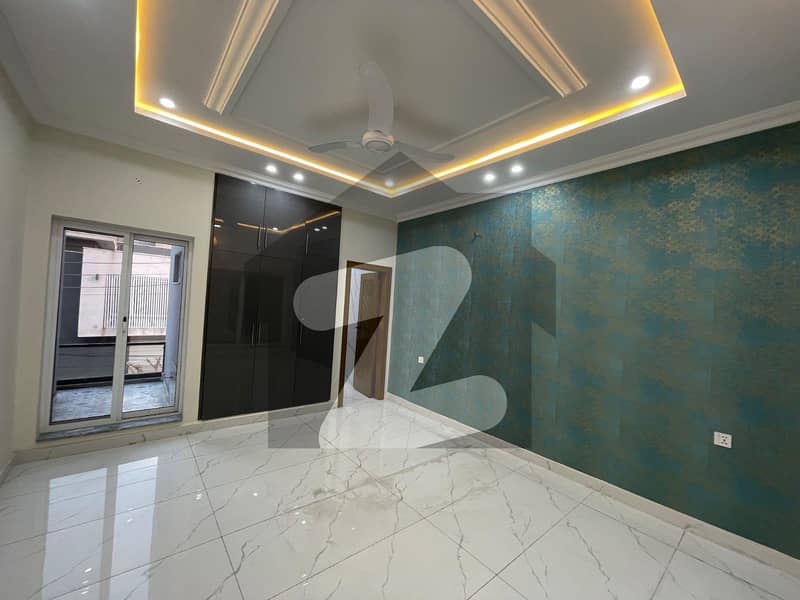 ایڈن ویلی - بلاک ایف ایڈن ویلی,فیصل آباد میں 5 کمروں کا 11 مرلہ مکان 6.5 کروڑ میں برائے فروخت۔