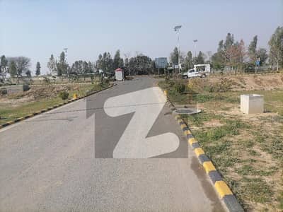 Residential Plot For Grabs In 5 Marla Lahore