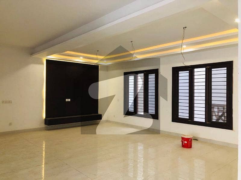 پی ای سی ایچ ایس جمشید ٹاؤن,کراچی میں 5 کمروں کا 10 مرلہ مکان 10.2 کروڑ میں برائے فروخت۔