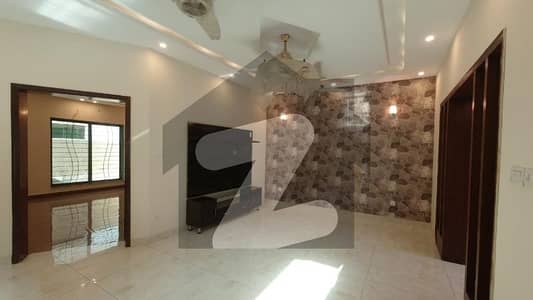 Prime Location Lower Portion Of 10 Marla For Rent In Izmir Town