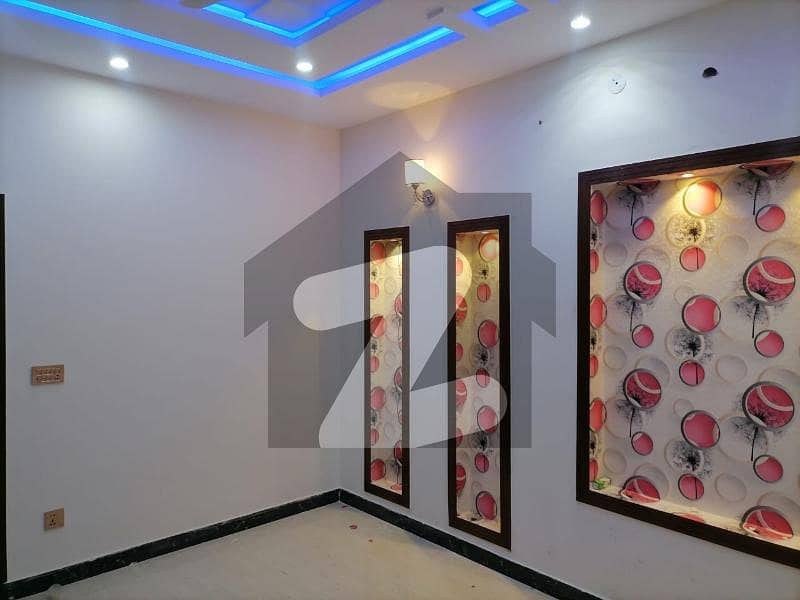 Prime Location Izmir Town Upper Portion Sized 5 Marla For rent