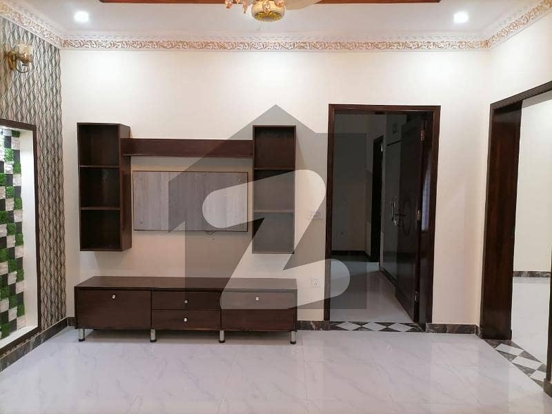 Prime Location 10 Marla Lower Portion In Izmir Town For Rent At Good Location
