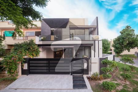 5 Marla Corner Top Notch Ultra Modern Design Dream Villa Near Park For Sale In DHA