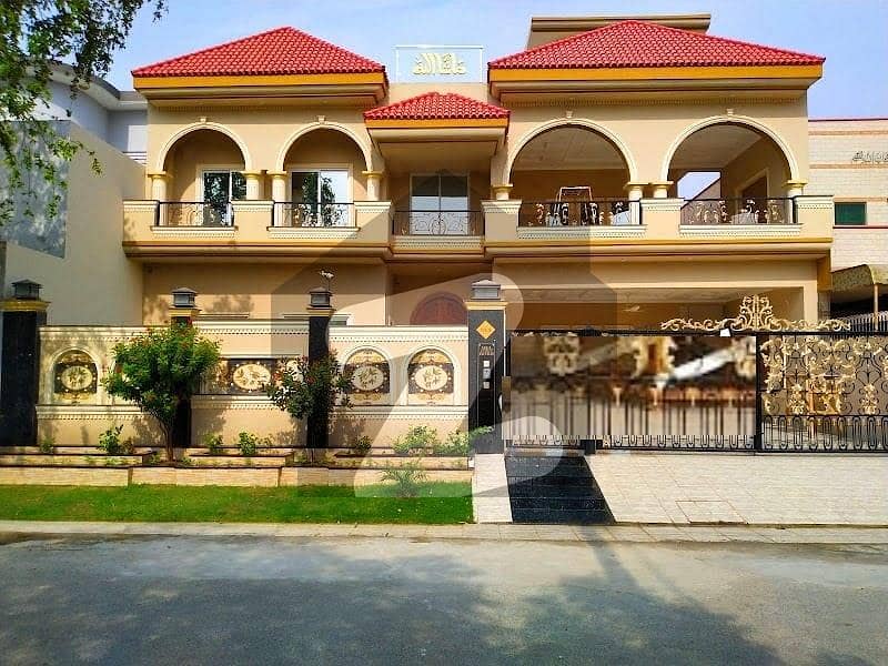 ویلینشیاء ہاؤسنگ سوسائٹی لاہور میں 6 کمروں کا 1 کنال مکان 8.25 کروڑ میں برائے فروخت۔
