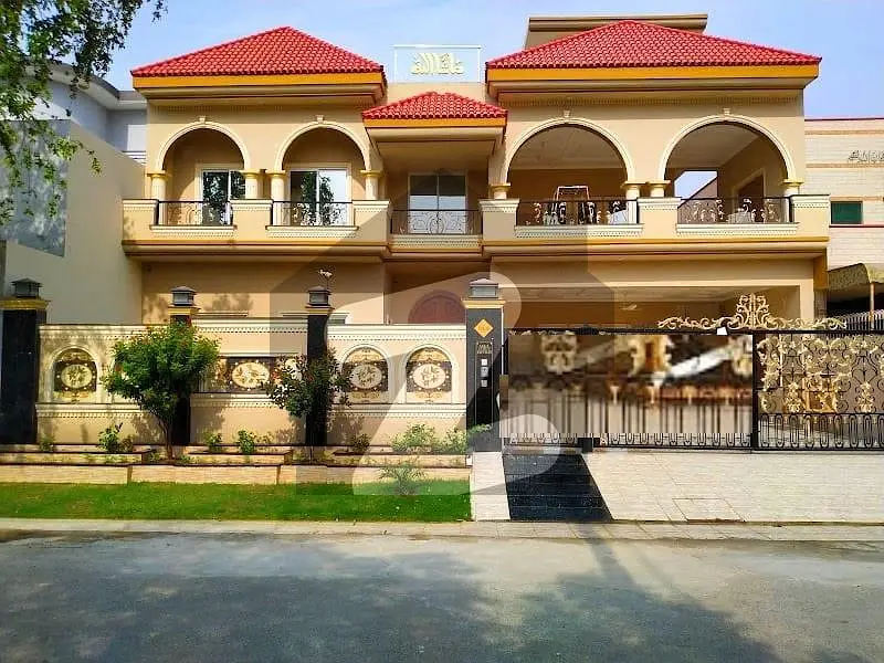 Valancia 1kanal Spanish Villa for urgent sale near Jamia Masjid Round about