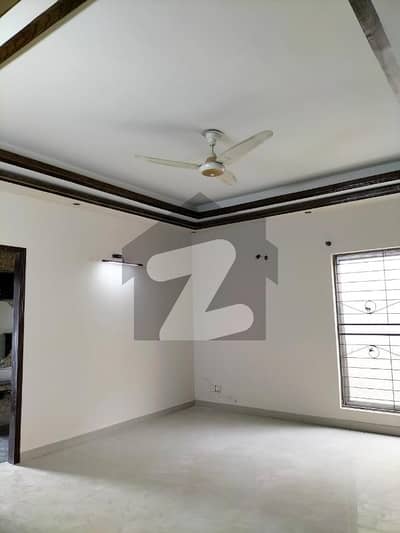 ویلینشیاء ہاؤسنگ سوسائٹی لاہور میں 5 کمروں کا 1 کنال مکان 6.2 کروڑ میں برائے فروخت۔