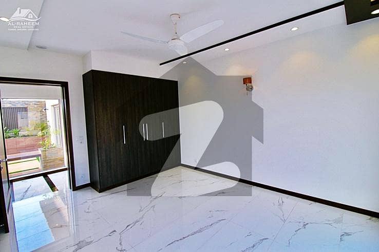 ڈی ایچ اے فیز 7 ڈیفنس (ڈی ایچ اے),لاہور میں 5 کمروں کا 1 کنال مکان 6.9 کروڑ میں برائے فروخت۔