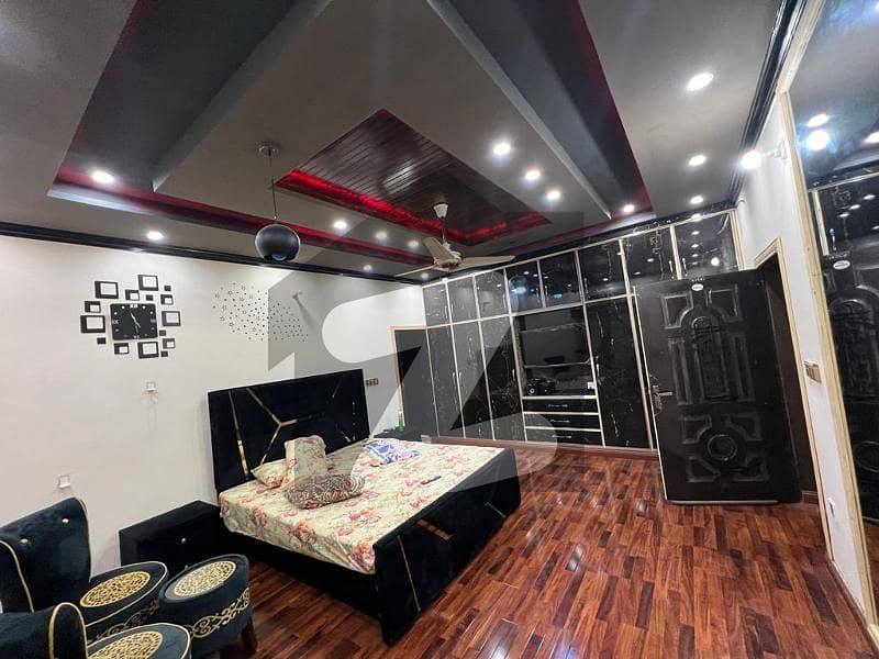 چنار باغ ۔ شاہین بلاک چنار باغ,لاہور میں 5 کمروں کا 1 کنال مکان 2.5 کروڑ میں برائے فروخت۔