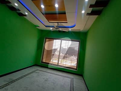 ایم پی سی ایچ ایس ۔ ملٹی گارڈنز بی ۔ 17,اسلام آباد میں 10 کمروں کا 8 مرلہ مکان 4.0 کروڑ میں برائے فروخت۔
