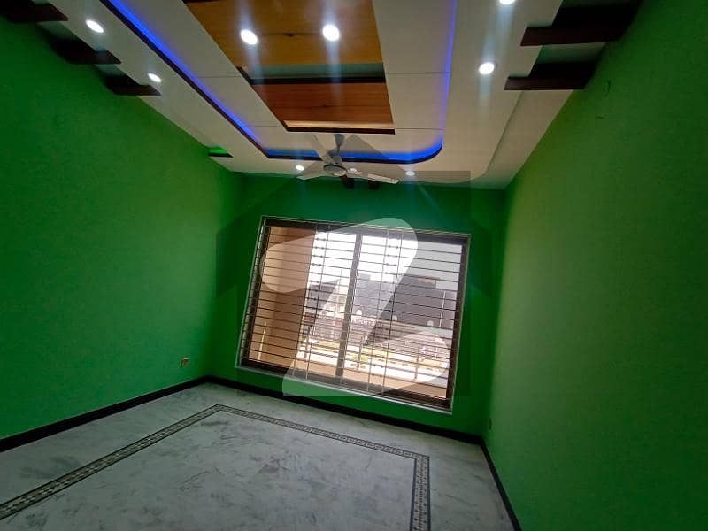 ایم پی سی ایچ ایس ۔ ملٹی گارڈنز بی ۔ 17,اسلام آباد میں 10 کمروں کا 8 مرلہ مکان 4.0 کروڑ میں برائے فروخت۔