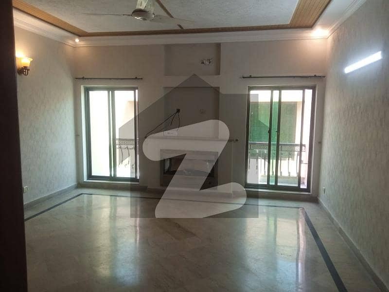 ڈی ایچ اے فیز 6 - بلاک بی فیز 6,ڈیفنس (ڈی ایچ اے),لاہور میں 3 کمروں کا 1 کنال بالائی پورشن 1.15 لاکھ میں کرایہ پر دستیاب ہے۔