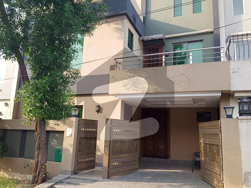 Low Budget 5 Marla Neat Like New House At Bahria Town Lahore, In Sector D Gas Area