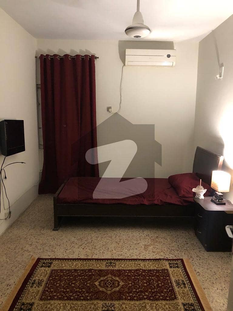 کلفٹن ۔ بلاک 5 کلفٹن,کراچی میں 1 کمرے کا 2 مرلہ کمرہ 32.0 ہزار میں کرایہ پر دستیاب ہے۔