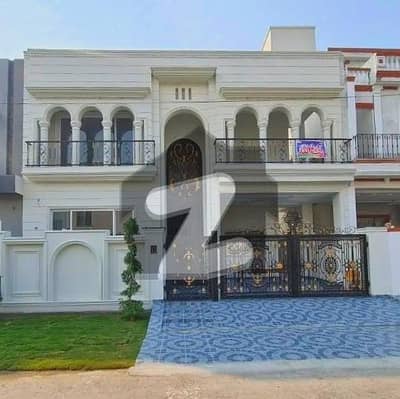 بینکرس ایوینیو کوآپریٹو ہاؤسنگ سوسائٹی لاہور میں 5 کمروں کا 9 مرلہ مکان 3.1 کروڑ میں برائے فروخت۔