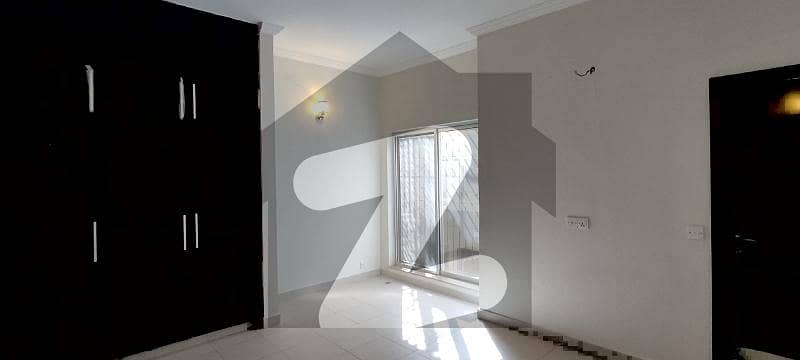 3 Bedrooms Luxury Villa For Sale In Bahria Town Precinct 10-B