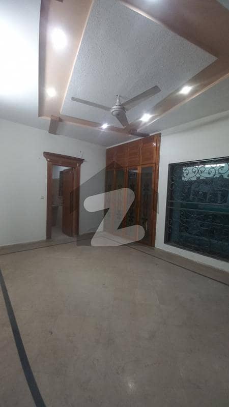 جوہر ٹاؤن فیز 2 - بلاک جے3 جوہر ٹاؤن فیز 2,جوہر ٹاؤن,لاہور میں 4 کمروں کا 16 مرلہ بالائی پورشن 1.2 لاکھ میں کرایہ پر دستیاب ہے۔
