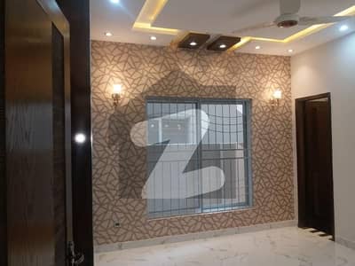 8 Marla House Available For Sale In Bahria Town Lahore.