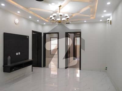 Bahria Town Phase 8 - Block C House For rent Sized 10 Marla