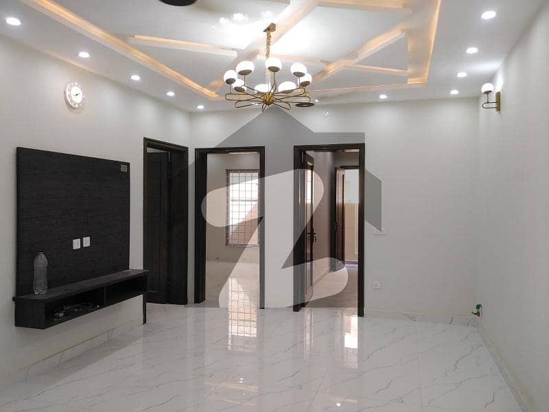 10 Marla House In Central Bahria Town Phase 8 - Block E For rent