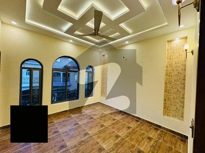 بینکرز کوآپریٹو ہاؤسنگ سوسائٹی لاہور میں 3 کمروں کا 5 مرلہ مکان 2.25 کروڑ میں برائے فروخت۔