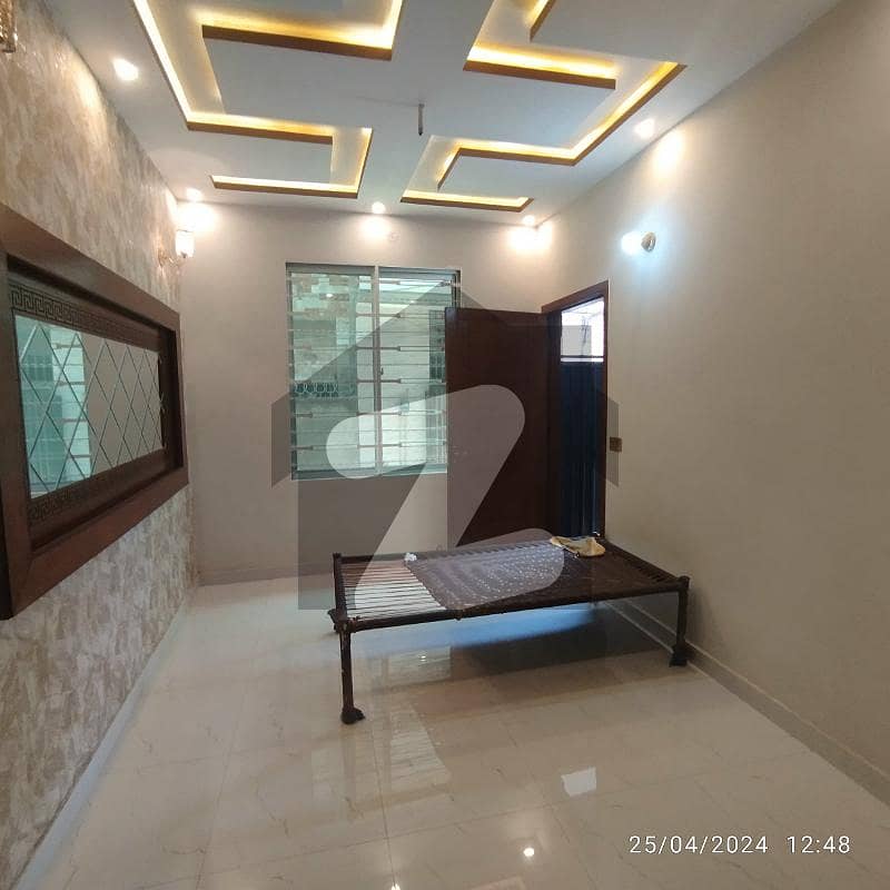 سمن آباد لاہور میں 4 کمروں کا 4 مرلہ مکان 2.3 کروڑ میں برائے فروخت۔