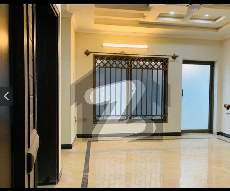 یونیورسٹی روڈ پشاور میں 3 کمروں کا 8 مرلہ فلیٹ 60.0 ہزار میں کرایہ پر دستیاب ہے۔