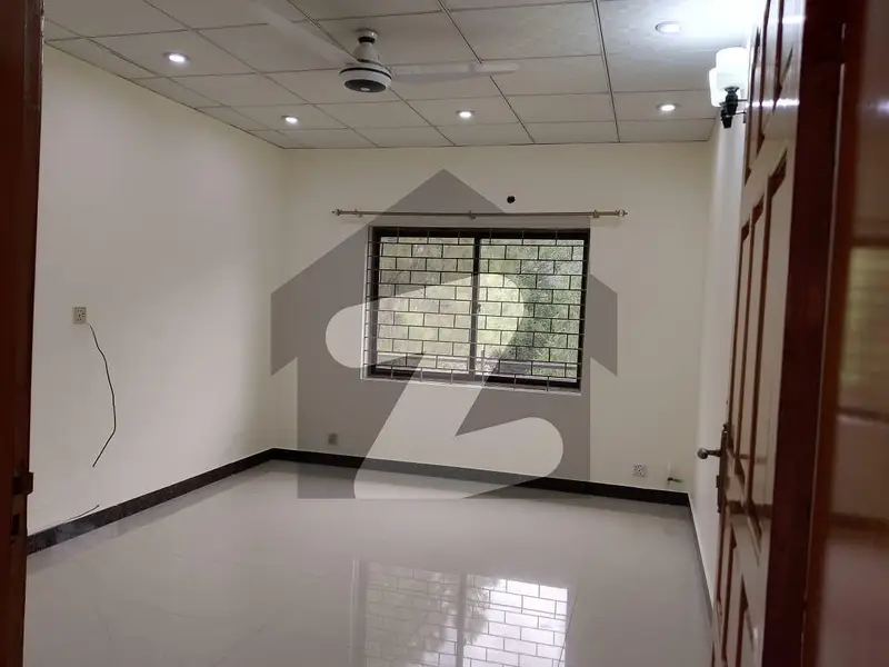 Beautiful Upper Portion main ideal location available for rent