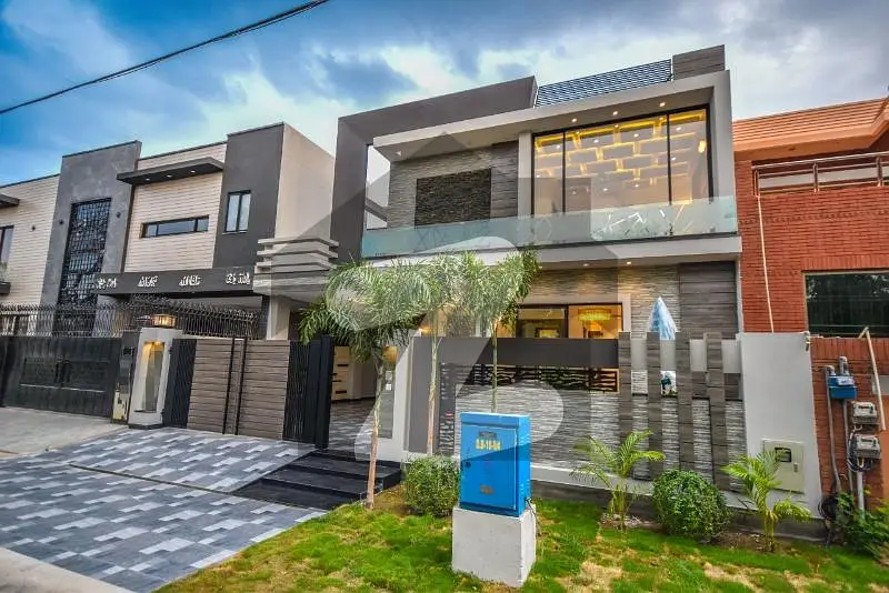 10 Marla Most Beautifull Modern House For Sale At Hot Location Near To Park Commercial