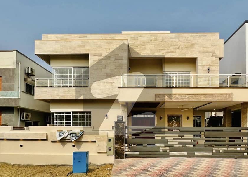 Dha2
One kanal beautiful SOUTH FACE House
Solid construction