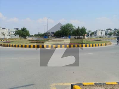 DHA Phase 8 Block Z5 Plot For Sale