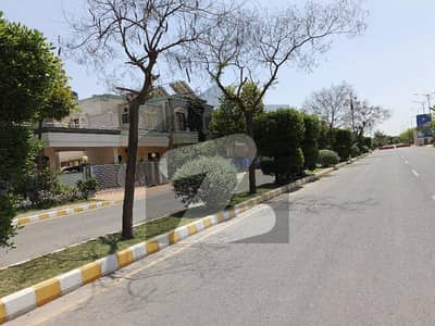 ڈریم گارڈنز ڈیفینس روڈ,لاہور میں 5 مرلہ رہائشی پلاٹ 1.05 کروڑ میں برائے فروخت۔