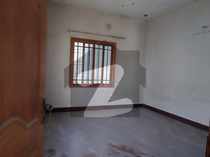 گلستانِِ جوہر ۔ بلاک 4 گلستانِ جوہر,کراچی میں 8 کمروں کا 1 مرلہ مکان 90.0 ہزار میں کرایہ پر دستیاب ہے۔
