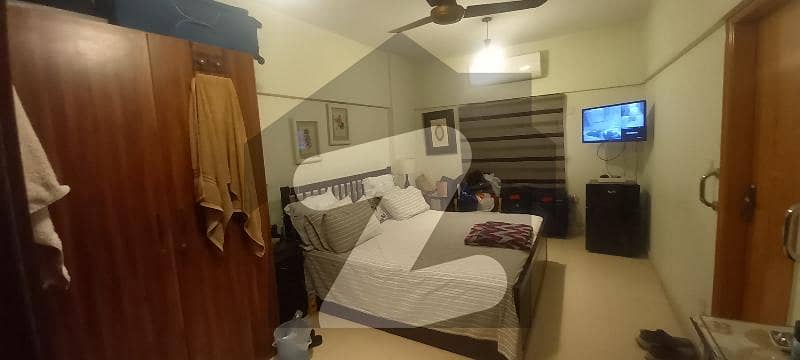 کلفٹن ۔ بلاک 6 کلفٹن,کراچی میں 4 کمروں کا 14 مرلہ فلیٹ 3.5 کروڑ میں برائے فروخت۔