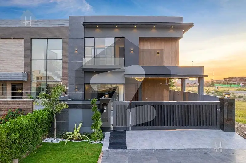 10 MARLA MOST LUXURIOUS MODERN DESIGN HOUSE FOR SALE