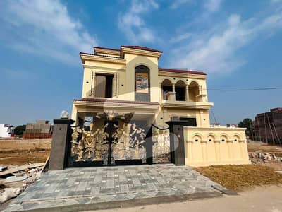 9 Marla Brand New Park Facing Luxurious House For Sale in Buch Villas Multan