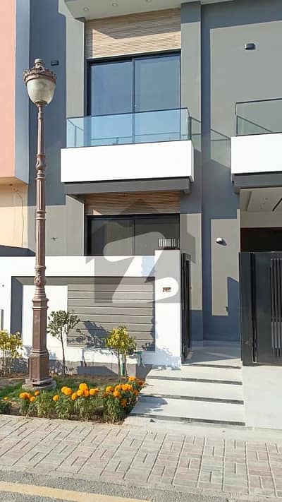 5 MARLA BRAND NEW MODERN HOUSE FOR SALE