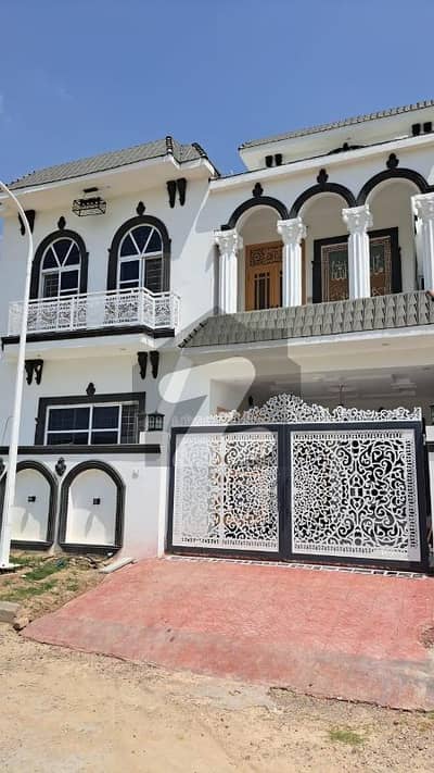 گلبرگ ریزیڈنشیا گلبرگ,اسلام آباد میں 10 کمروں کا 7 مرلہ مکان 3.2 کروڑ میں برائے فروخت۔