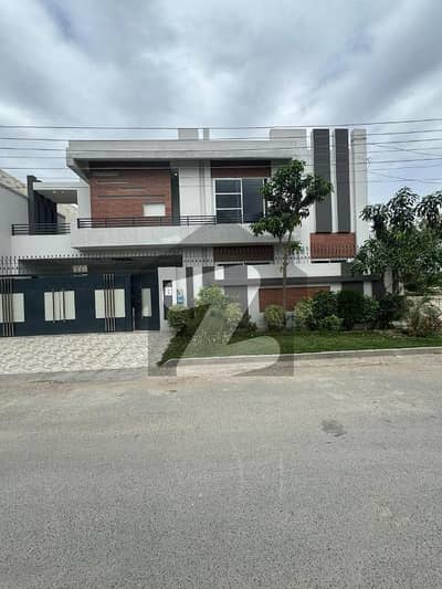 NEAR PARK HOT LOCATION 10 MARLA Double Storey HOUSE FOR SALE IN A BLOCK
