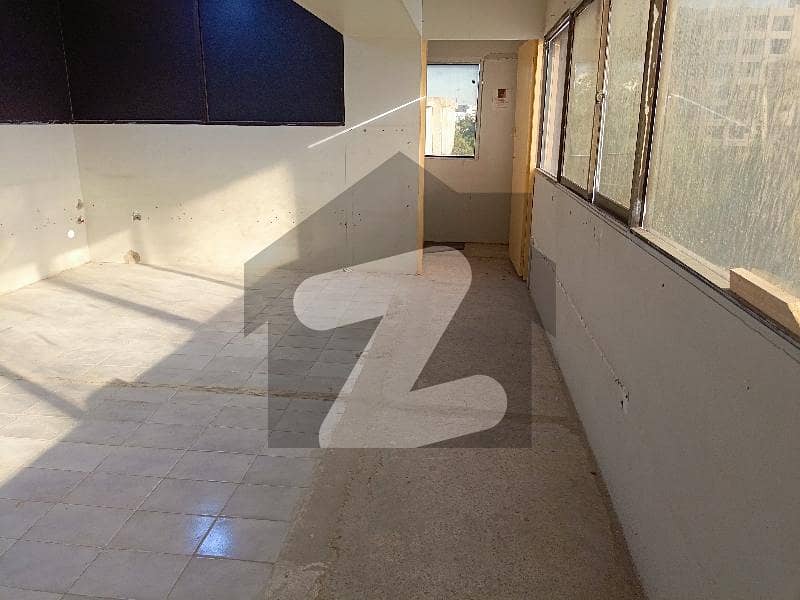 1500 sqft office space on rent at Shahrah e Faisal