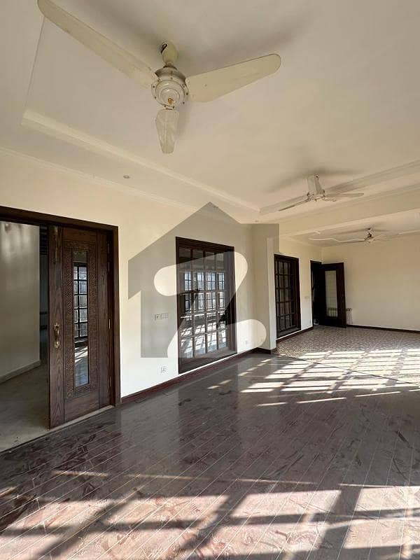 1 Kanal Full house available for rent in DHA Phase 1