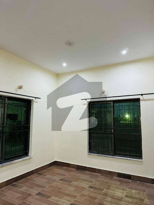 10 Marla Upper Portion Available For Rent in Park View City Lahore
