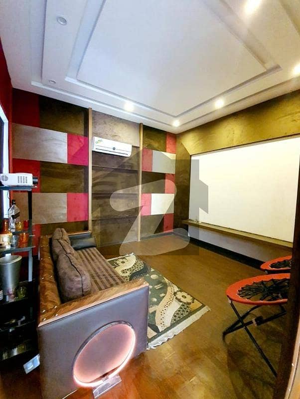 ڈی ایچ اے فیز 4 ڈیفنس (ڈی ایچ اے),لاہور میں 5 کمروں کا 1 کنال مکان 2.1 لاکھ میں کرایہ پر دستیاب ہے۔