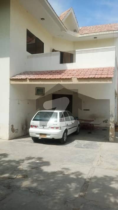 ڈی ایچ اے فیز 5 ڈی ایچ اے ڈیفینس,کراچی میں 4 کمروں کا 1 کنال مکان 9.5 کروڑ میں برائے فروخت۔